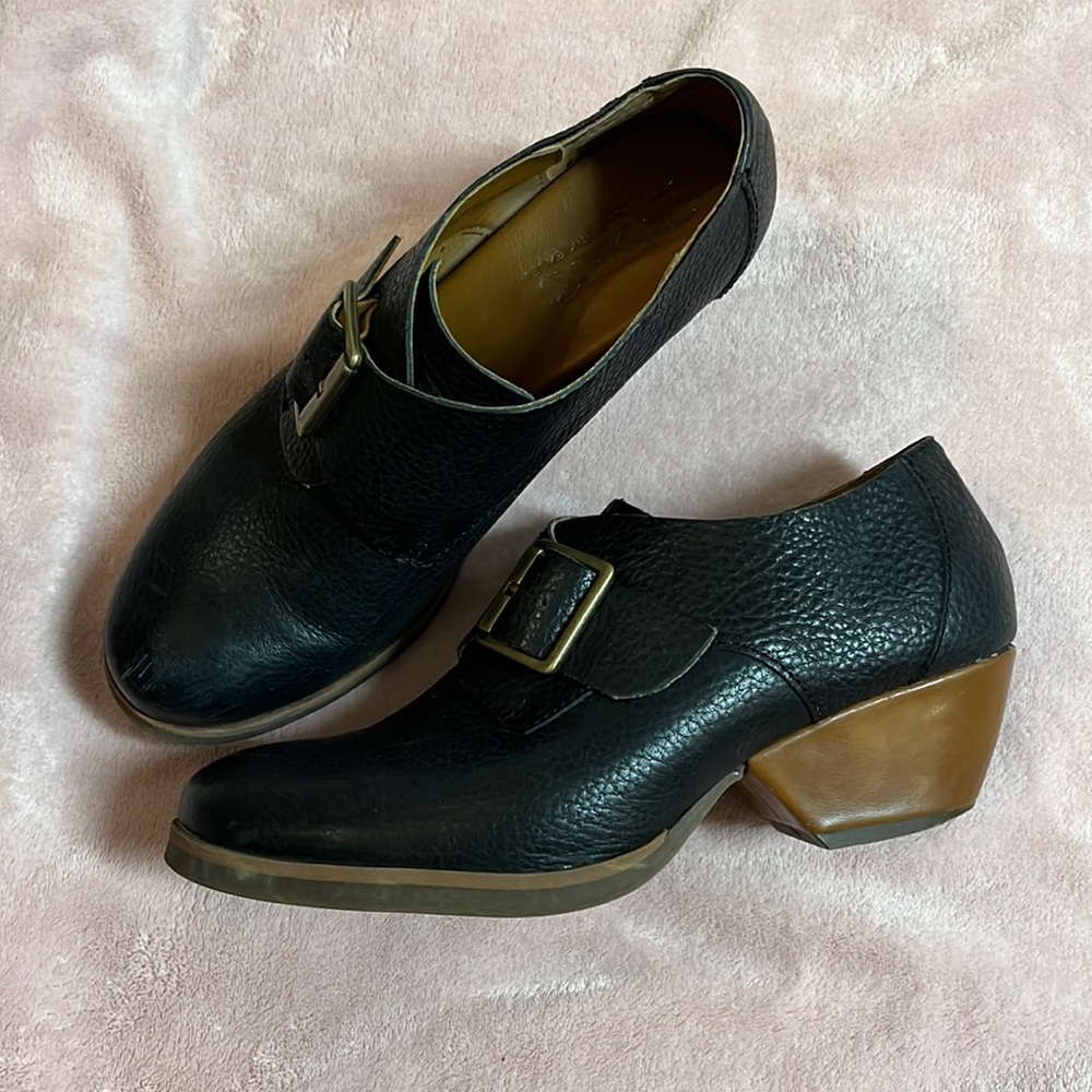 Ladies black leather shoes by Korks size 7-1/2